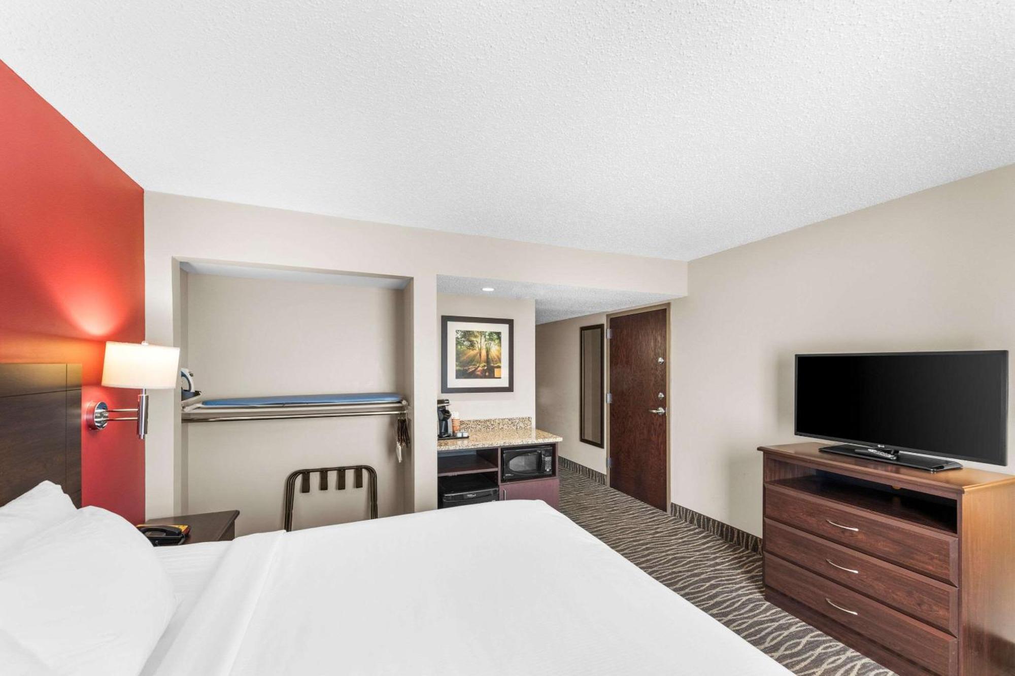 Quality Inn & Suites Columbus Exterior foto