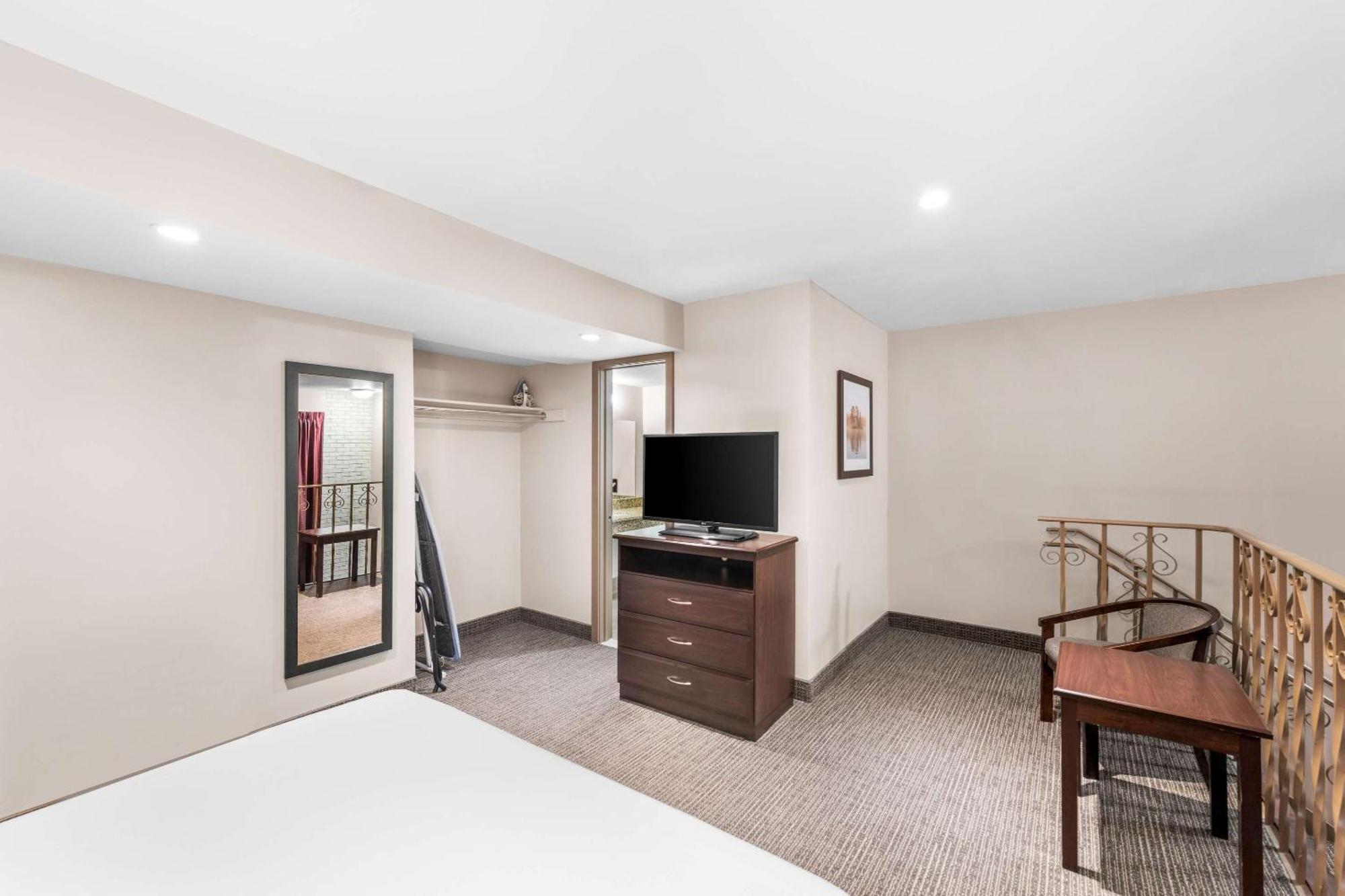 Quality Inn & Suites Columbus Exterior foto
